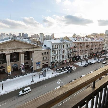 911 Apartments Antonovichа Kiev Exteriör bild