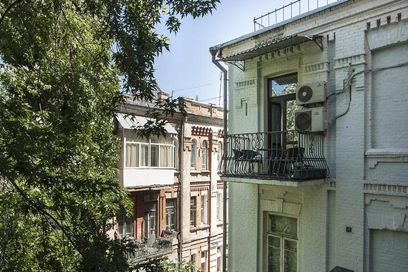 911 Apartments Antonovichа Kiev Exteriör bild
